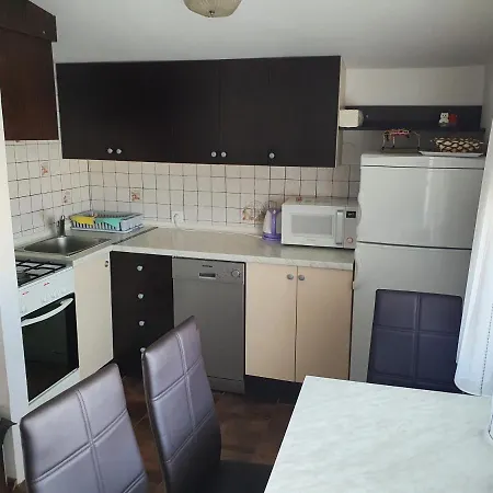 Apartment Deak *