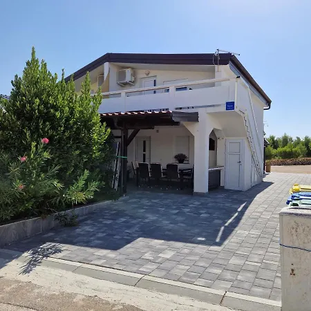 Apartment Deak