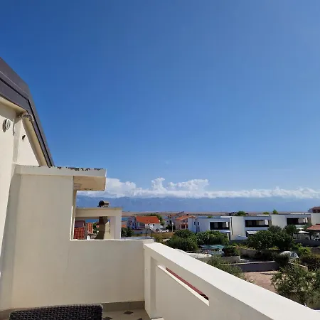Deak Apartment Vir