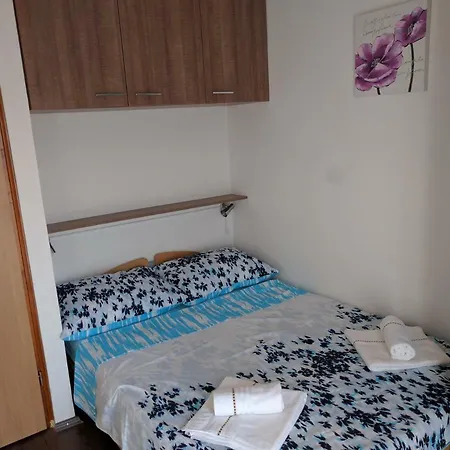 Apartment Deak