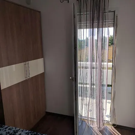 Apartment Deak *